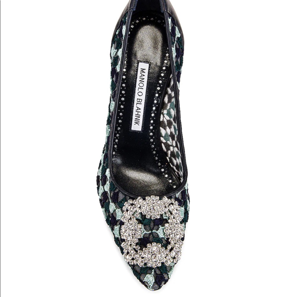 Manolo Blahnik Hangisi 70 Embellish pump